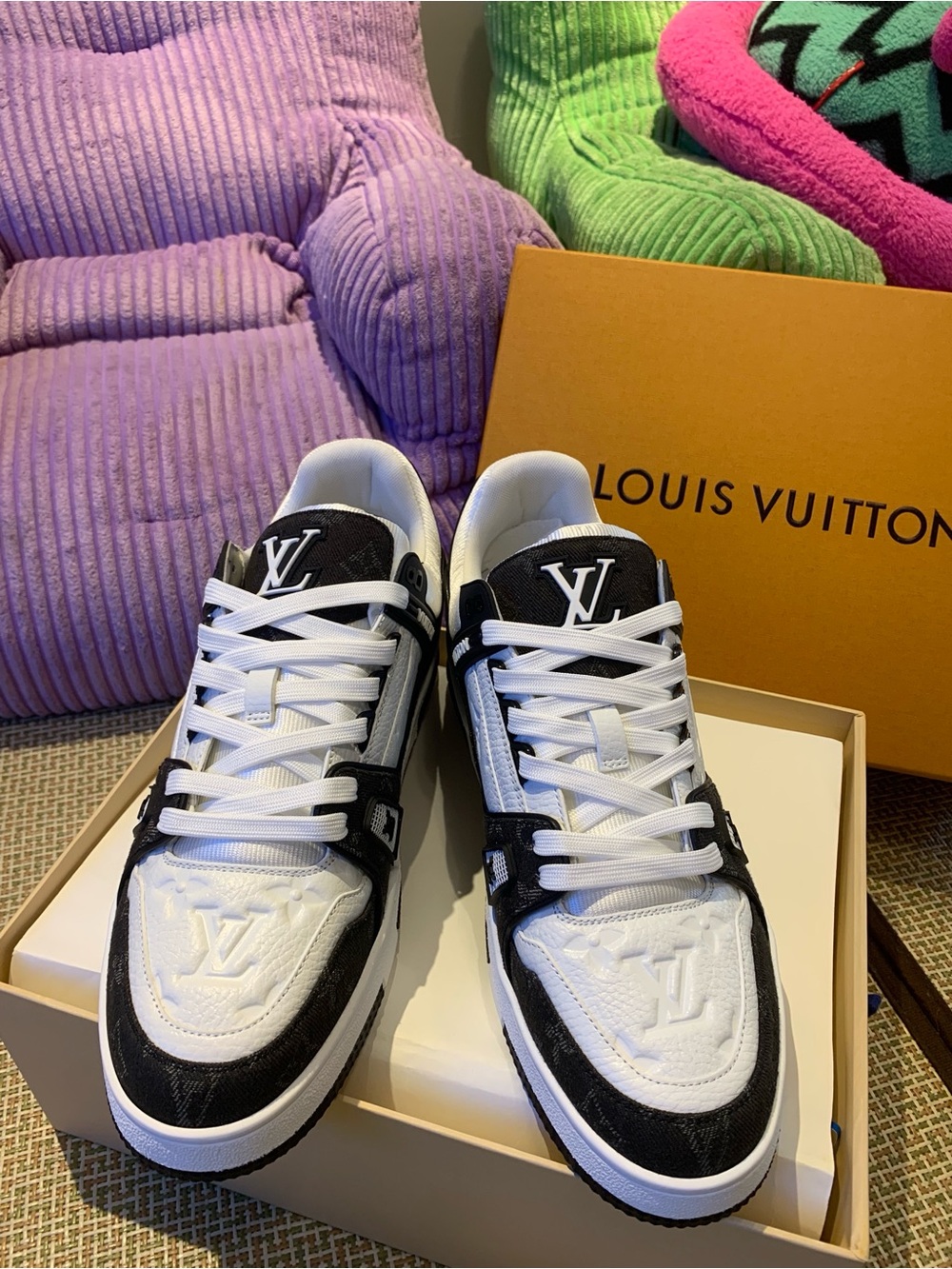 PrelovedLouis Vuitton Black and White Men's Low-Top Sneakers